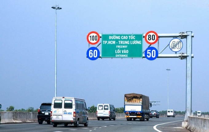 Hiện tượng không thắp đèn trên đường cao tốc?