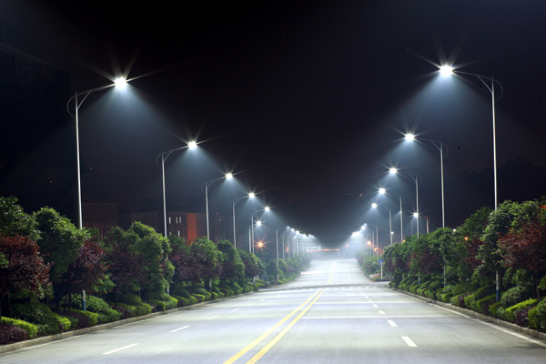 Làm hại môi trường, gia tăng tội phạm vì đèn đường quá sáng