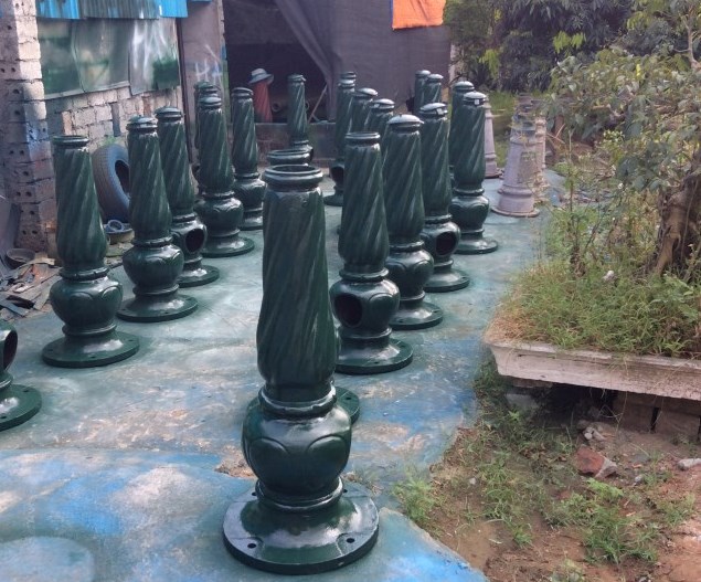 Cột đèn sân vườn bằng nhôm, thép và gang, loại nào tốt hơn?